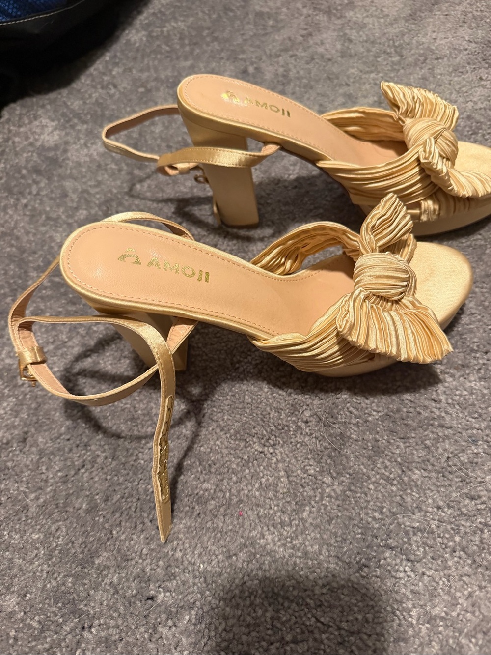 AMO Cream Pleated Knot Slingback Heels